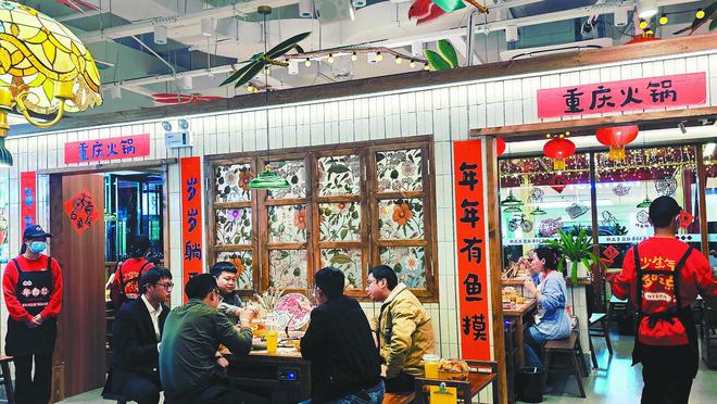 丨2025 重庆火锅的热辣滚烫PG麻将胡了免费模拟器消费周刊(图2)