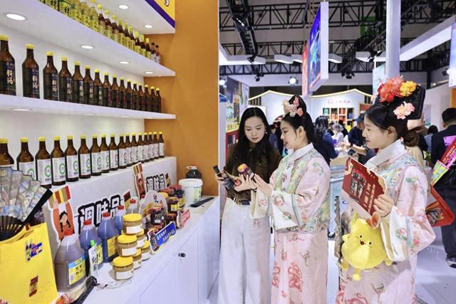 食品受捧 科技赋能老字号焕发新活力麻将胡了模拟器试玩王致和减盐减糖(图1)